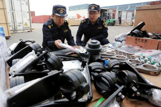 miles de piezas de motores diésel de exportación involucradas en la infracción de la marca registrada weichai
